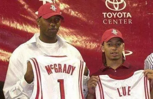 《转会市场》通过球迷投票评选出来的2025年最佳...（球迷票选出炉：《转会市场》揭晓2025年度最佳）