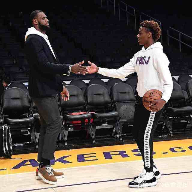 记者：老佛爷实际上更偏好外国教练，阿隆索很难坚持到1月份（记者称：弗洛伦蒂诺更青睐外籍主帅，阿隆索恐难撑到一月）