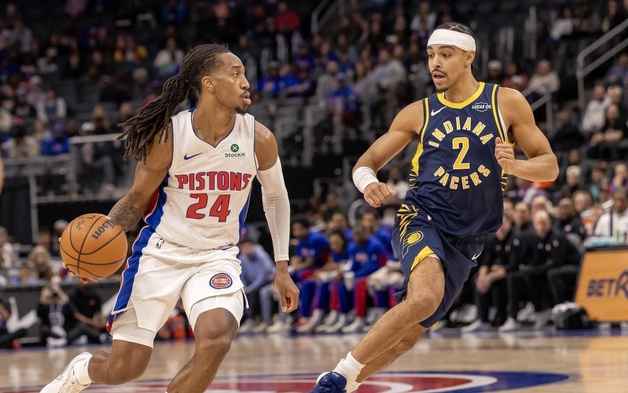 图片报：诺伊尔调整了训练流程，乌尔比希也激励着他继续（图片报：诺伊尔更新训练计划，乌尔比希持续为其打气）