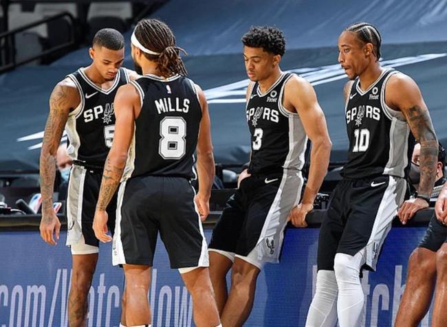 若日尼奥代表弗拉门戈赢下南美解放者杯，生涯再添重要冠军（若日尼奥随弗拉门戈夺得解放者杯，职业生涯再添重磅荣誉）