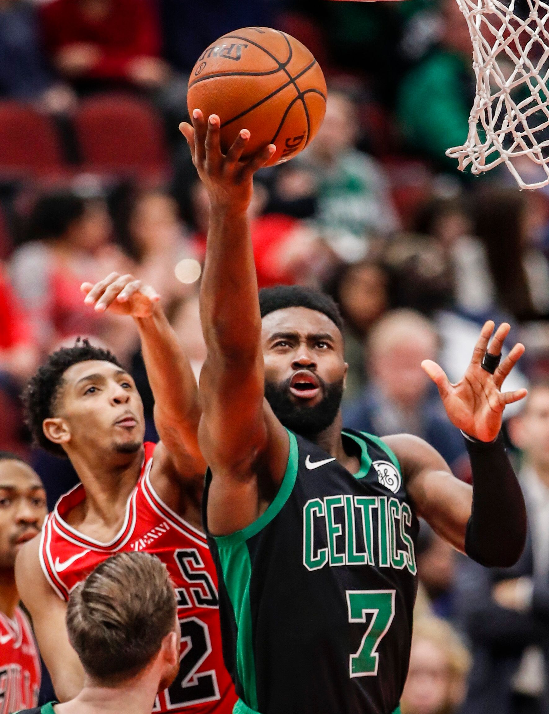 给力新援，加布里埃尔租借加盟海港，贡献11球5助攻（海港租借引进加布里埃尔：11球5助展现高效）