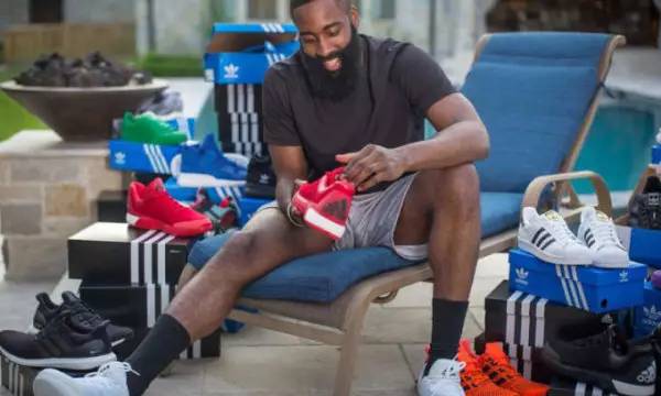 懂球帝2025年10月MVP候选出炉：凯哈姆入围，加布、门德斯在列（懂球帝公布2025年10月MVP候选名单：凯哈姆入选，加布、门德斯上榜）