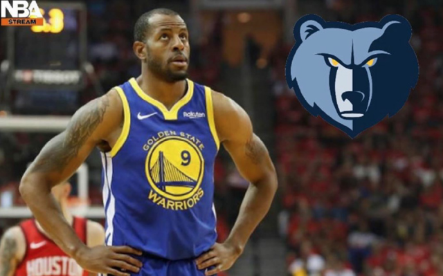 暖心，赫伊森和居莱尔赛前列队时把外套脱给球童以抵御寒冷（暖心一幕：赫伊森与居莱尔赛前将外套递给球童御寒）