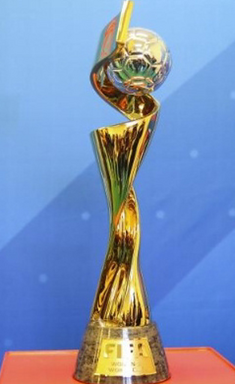 足球战术的新趋势：全能化（全能化引领足球战术新风向）