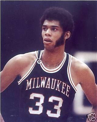 第10个亚军，申花上次拿到中国足球顶级联赛冠军还是30年前（申花第10次屈居亚军，上次顶级联赛封王已是30年前）