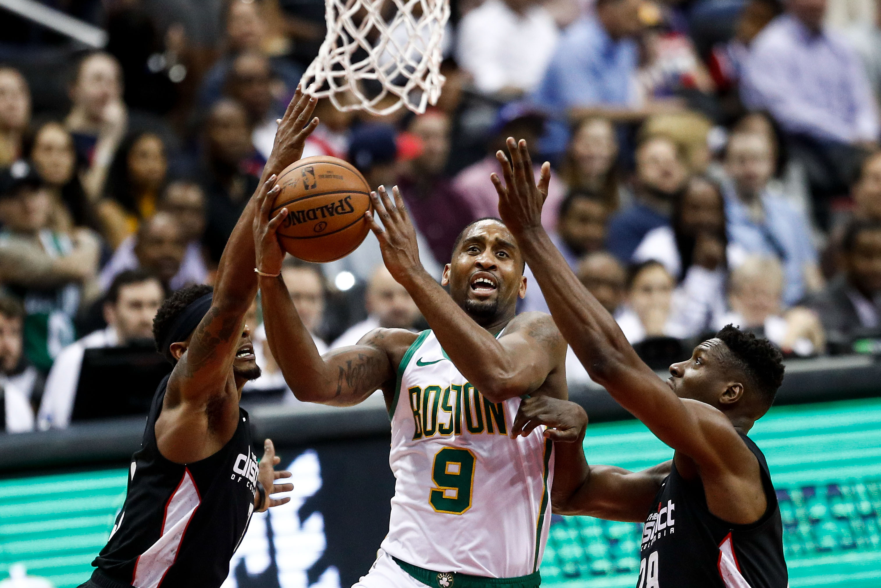 莱万：现在最好不要谈论亚马尔；合同的事我不着急（莱万：暂不谈亚马尔，合同问题我不急）