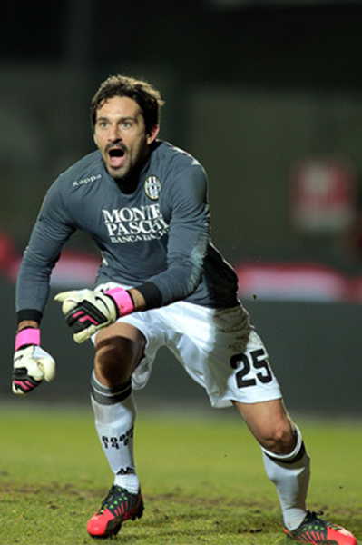 图赫尔考虑世界杯高温让替补球员留更衣室（担忧世界杯高温，图赫尔让替补留在更衣室）