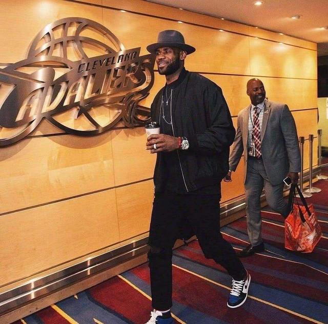 江苏业余足球再添活力 “我爱足球”城市联赛赋能基层足球发展（江苏业余足球迎来新活力：“我爱足球”城市联赛助推基层发展）