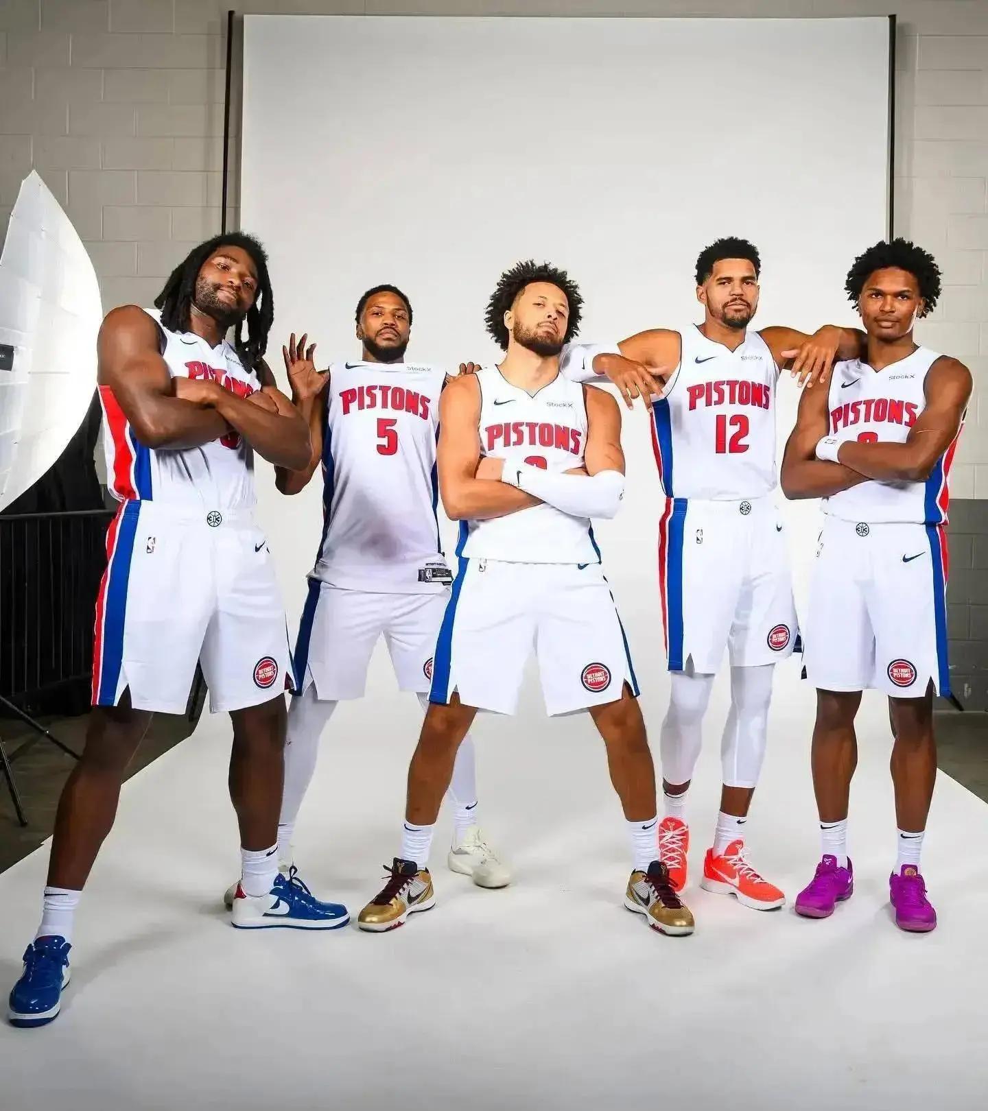 TA：奥赖利成功限制住了萨拉赫，他的防守表现远超多数边后卫（TA：奥赖利成功冻结萨拉赫，防守表现优于大多数边后卫）