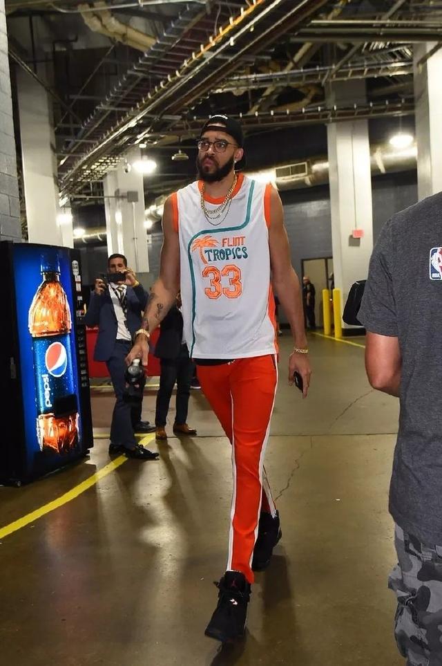 阿森纳稳住榜首期待延续奇迹（阿森纳继续领跑 盼再写传奇）