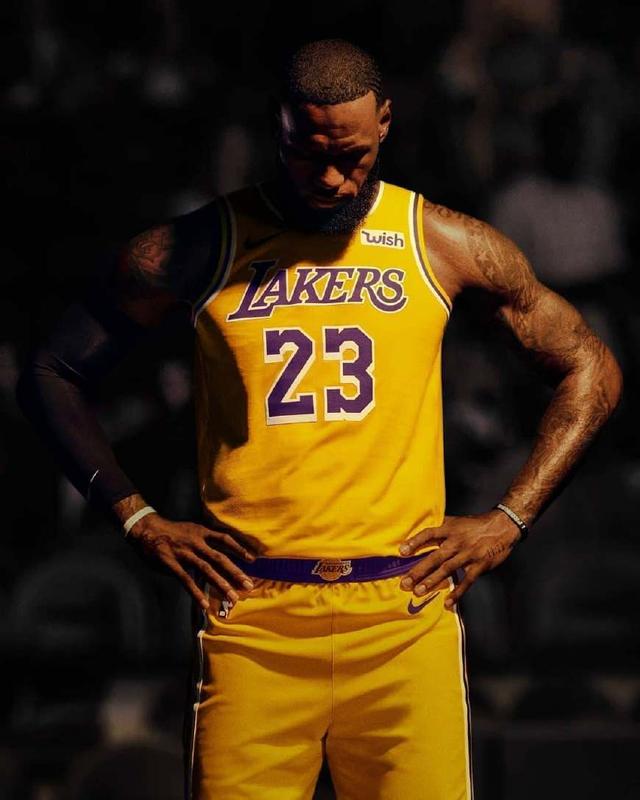 西媒：加西亚被阿拉维斯球员肘击后出现头晕，因此半场被换下（西媒：遭阿拉维斯球员肘击后头晕，加西亚半场提前退场）