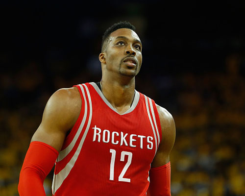 国脚伤愈复出，送出助攻稳定军心（国脚康复回归，一记助攻稳住士气）